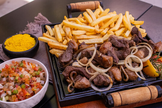 Refei&ccedil;&atilde;o de Picanha na Chapa com Fritas, Vinagrete e Farofa