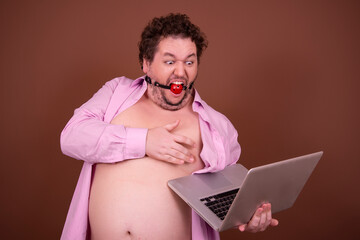 Funny fat man and online dating. Brown background.