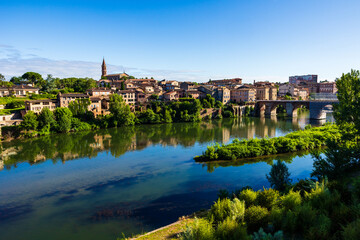 Quartier de la Madeleine avec son église, sur la rive droite du Tarn, depuis le Palais de la Berbie à Albi