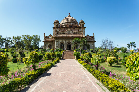 Tomb of Saadat Ali Khan, Kaiser Bagh Palace complex garden in Lucknow, Uttar Pradesh, India, Asia