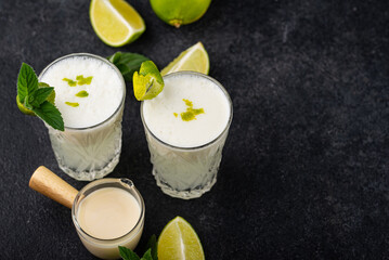 Brazilian white lemonade or limeade.