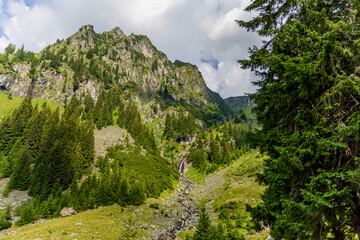 Fototapeta premium Stunning landscape view of a mountainous terrain near Valea Rea, Fagaras, Romania