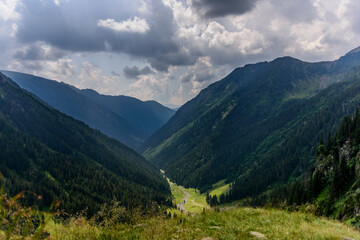 Fototapeta premium Stunning landscape view of a mountainous terrain near Valea Rea, Fagaras, Romania