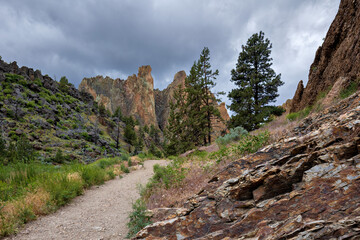 climbing area in smith rock state park