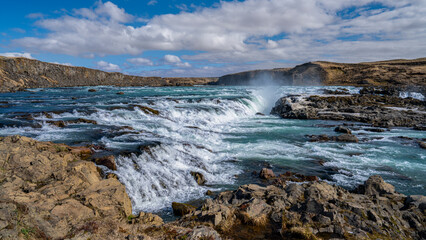 Ein Wasserfall auf Island