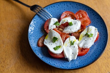 salad with tomatoes and cheese