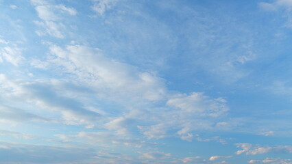 Naklejka premium Formation cloud sky scape. Various layers of clouds move in different directions at altitude. Time lapse.