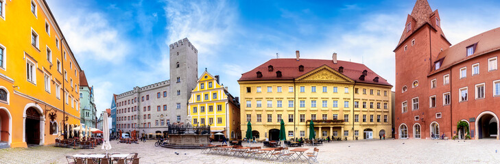 Naklejka premium Historic buildings on Haidplatz in Rengensburg, Bavaria, Germany