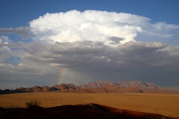 아프리카 여행중에 나미비아 소서수블레이의 구름...