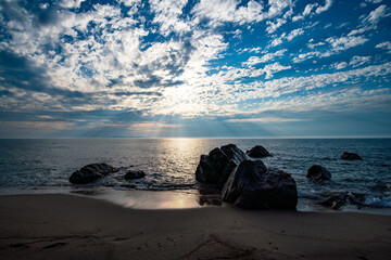 笹川流れから見えた粟島と空3