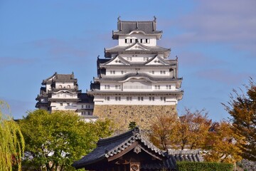青空に映える国宝 姫路城