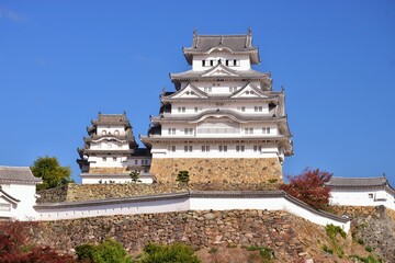 青空に映える国宝 姫路城