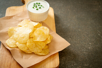 potato chips with sour cream