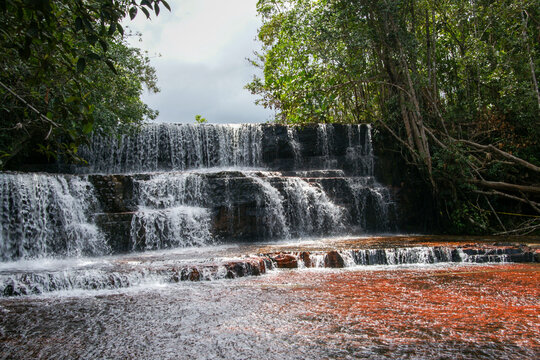 Quebrada de Jaspe, Jasper Creek waterfall with red jasper riverbed, Gran Sabana, Venezuela