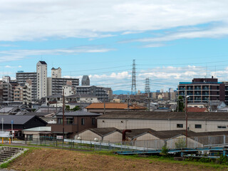 Obraz premium 大阪市内の高圧送電線と送電鉄塔