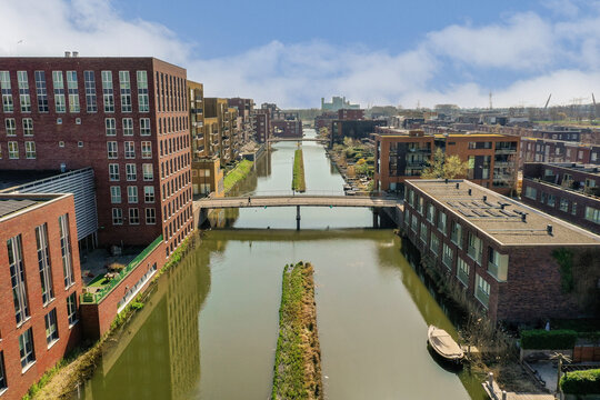 Urban waterfront living at Jan Vrijmanstraat 98, Amsterdam