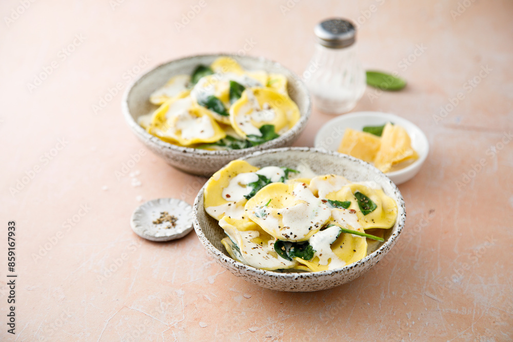 Poster Traditional ravioli with spinach and cream