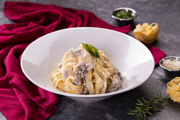 pasta, food, spaghetti, meal, italian, plate, cuisine, dish, dinner, sauce, healthy, cheese, white, tagliatelle, lunch, carbonara, noodles, restaurant, gourmet, basil, tomato, delicious, nutrition, fr