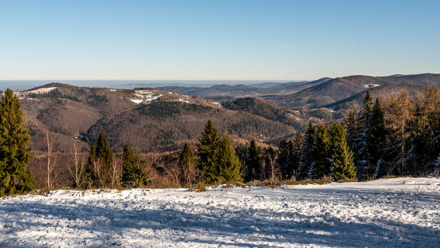 Panorama Beskidu Małego ze szczytu Kiczera.
