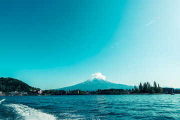 河口湖から見る美しい富士山