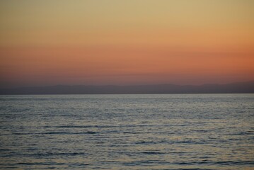 佐渡ヶ島を望む日本海の夕方