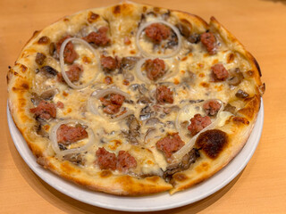 beef pizza in ceramic plate