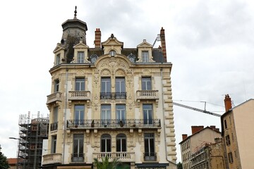 B&acirc;timent typique, vue de l'ext&eacute;rieur, ville de Le Puy en Velay, d&eacute;partement de la Haute Loire, France