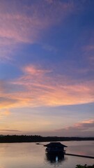 Obraz premium sunset over the lake