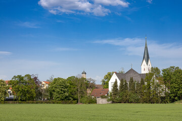 Weilheim in Oberbayern mit Kirche Mariä Himmelfahrt und Kirche Sankt Pölten