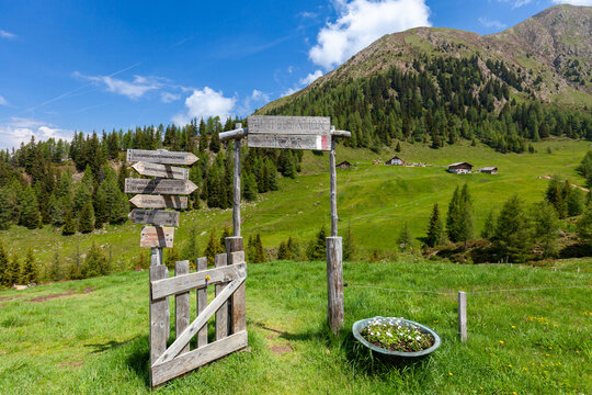 Wanderweg im Passeiertal im Gebiet des Hirzer im S&uuml;dtiroler Land