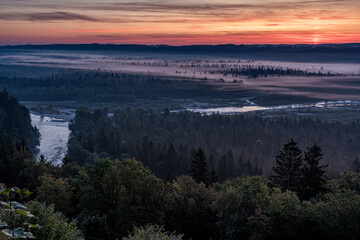 Sonnenaufgang über dem Isar-Loisach-Zusammenfluss