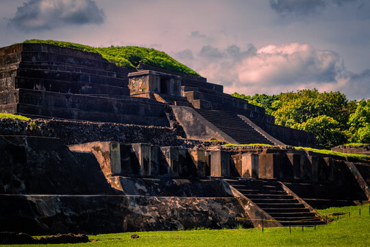 tazumal pir&aacute;mide arqueolog&iacute;a