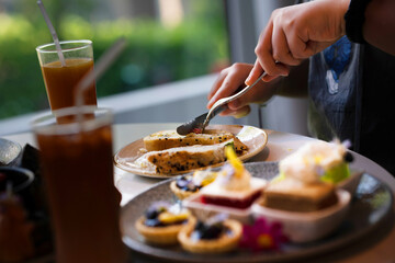 hand cut bread on table in carbohydrate diet weight loss
