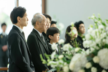 お葬式に喪服で参列する家族、親族　Generative AI