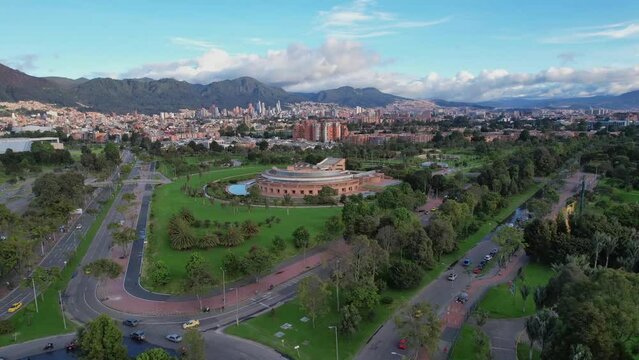 Tarde nublada en la biblioteca Virgilio Barco de Bogot&aacute;