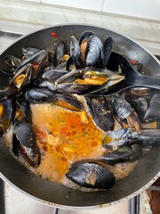 Cozze in cottura