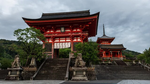 Time lapse footage of Japanese tradition temple scene after rain, Kiyomizu dera temple in kyoto, travel and tourism concept Translation: "Kiyomizu dera, the pure water temple"