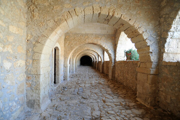 Obraz premium Le cloître du monastère d'Arkadi près de Réthymnon en Crète