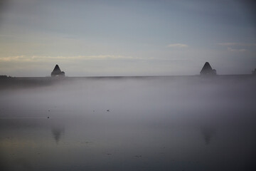 Das Überlaufbecken Möhnesee, Möhnetalsperre in Günne am frühen Morgen, 2023 