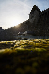 Das Überlaufbecken Möhnesee, Möhnetalsperre in Günne am frühen Morgen, 2023 
