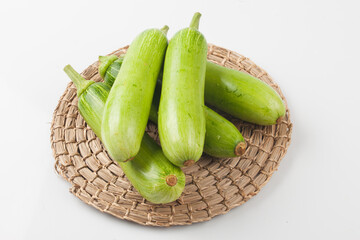  An annual vine of the gourd family. The vine has a pentagonal cross-section and grows by wrapping with tendrils.