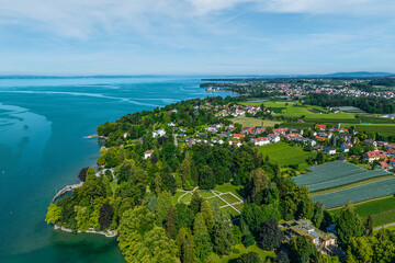 Blick auf das bayerische Ufer des Bodensee bei Bad Schachen im Sommer