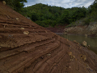 The natural scenery of lakes in the mountains begins to dry up in the dry season