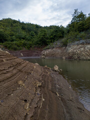 The natural scenery of lakes in the mountains begins to dry up in the dry season