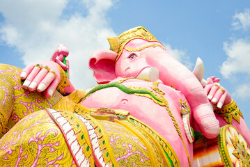 ピンクガネーシャ像で有名なワット・サマーン・ラッタナーラームの美しい風景Beautiful scenery of Wat Saman Rattanaram, famous for the pink Ganesha statue