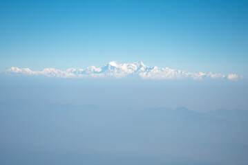 飛行機の窓から眺めるネパールヒマラヤ山脈のとても美しい風景Beautiful scenery of the Nepal Himalayas seen from the airplane window