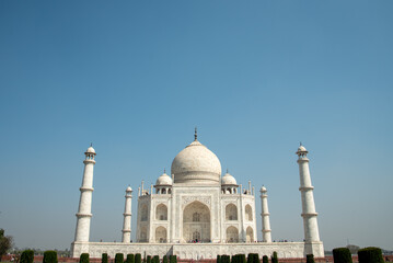 Naklejka premium 人生で一度は行ってみたいタージマハルのとても美しい風景The beautiful scenery of the Taj Mahal that you should visit at least once in your life