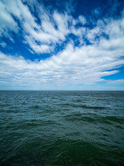 Obraz premium Landscape beautiful summer vertical horizon look view tropical shore open sea beach cloud clean and blue sky background calm nature ocean wave water nobody travel at thailand chonburi sun day time