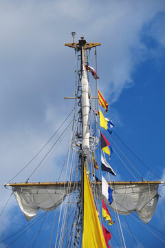 Gro&szlig;mast-Topp eines Windjammers - main mast top of a clipper