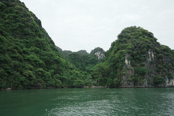 Ha Long Bay in Hanoi, Vietnam - ベトナム ハノイ ハロン湾